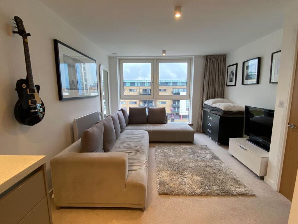 Property photo 2 of 10 Living Room