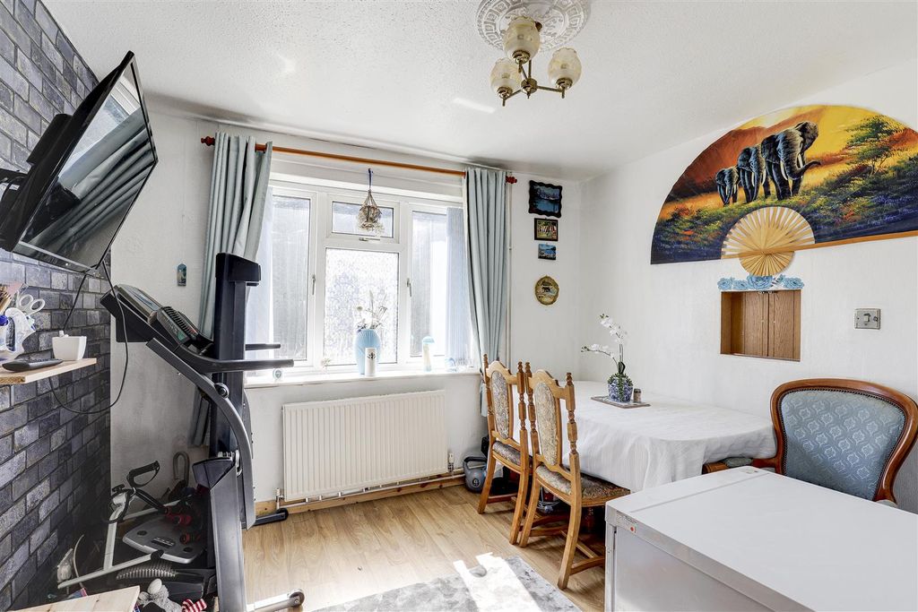 Property photo 3 of 14 7121.Jpg