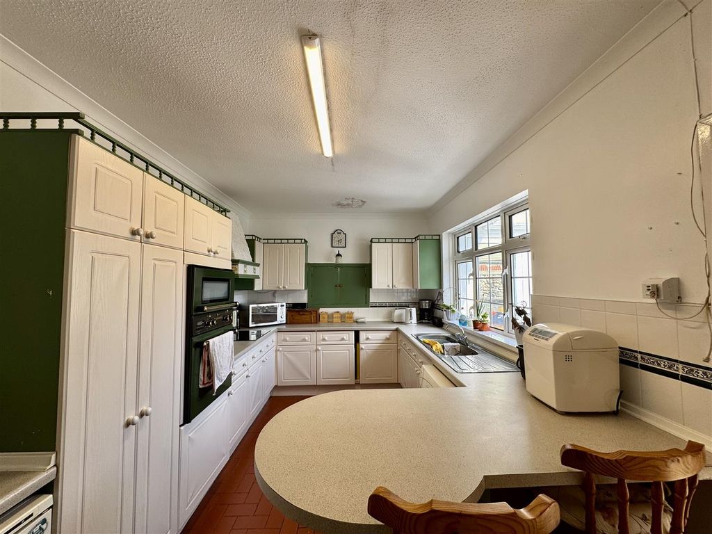 Property photo 3 of 30 Kitchen