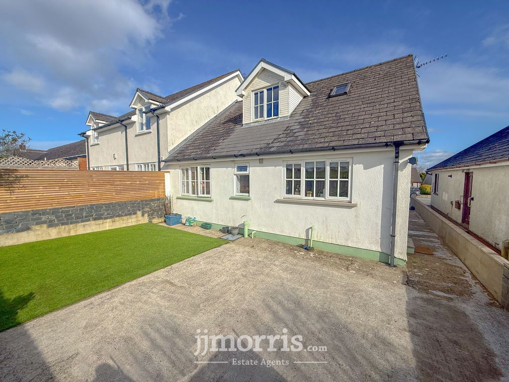 Property photo 2 of 37