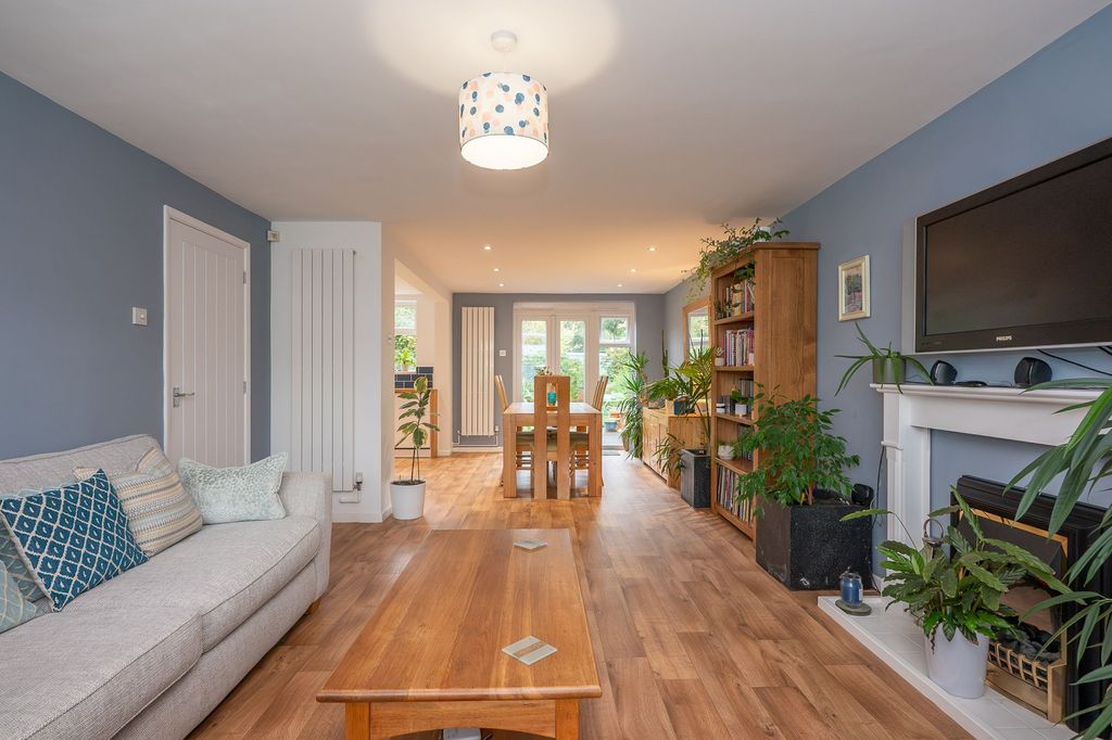Property photo 3 of 32
