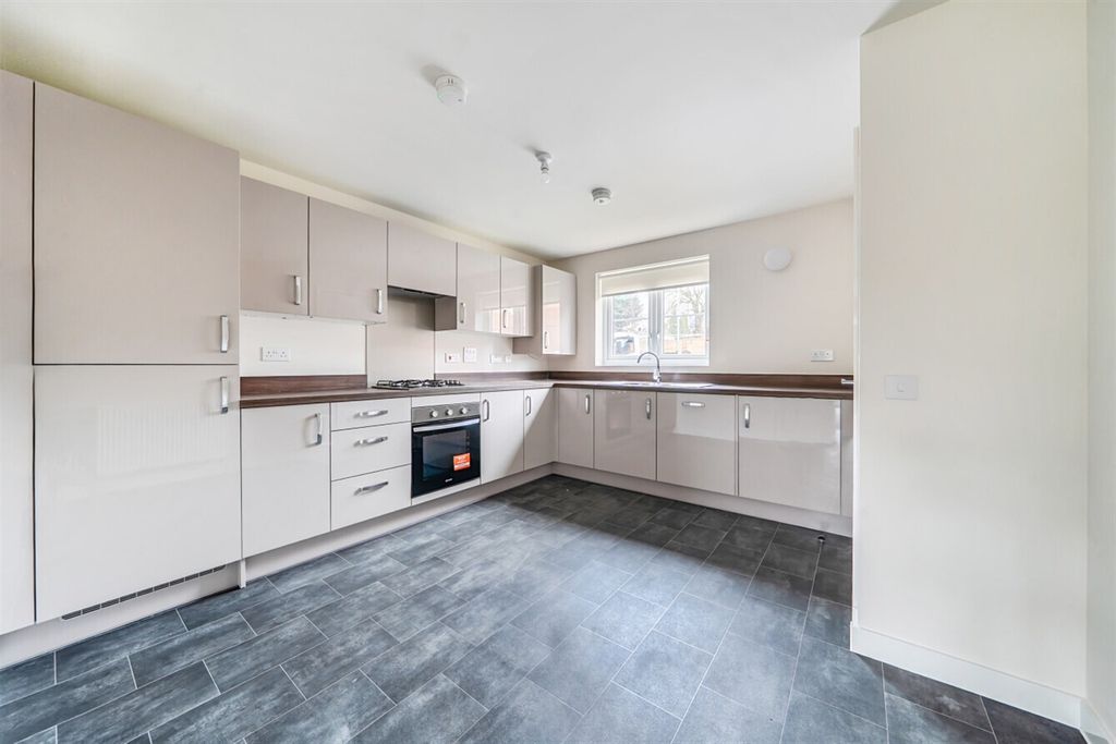 Property photo 3 of 11 Dining Room