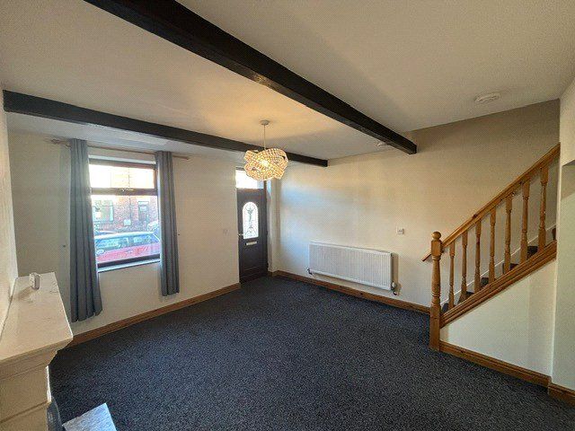 Property photo 3 of 11 Lounge