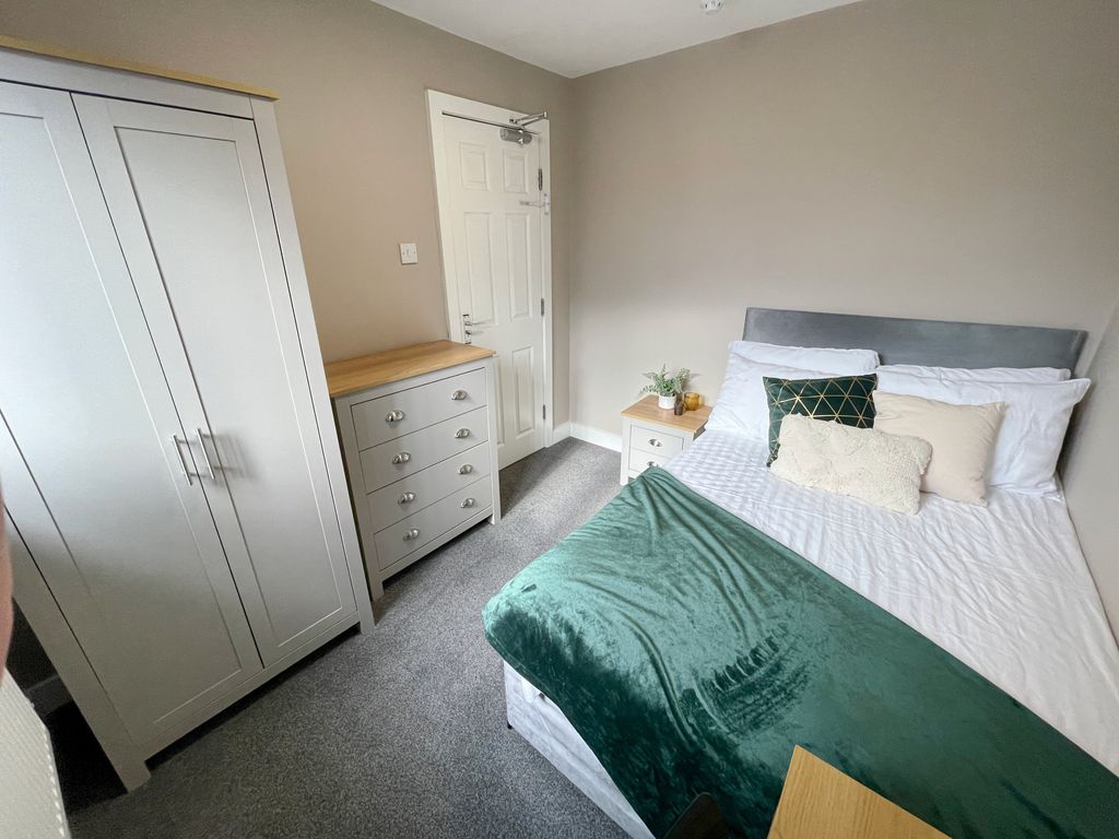 Property photo 2 of 10 114 Empress (6)
