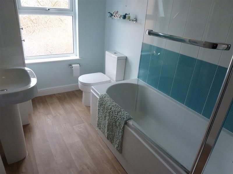Property photo 1 of 10 Bathroom.Jpg