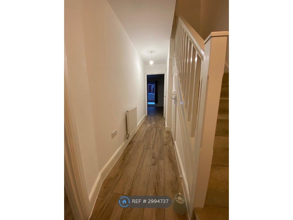 Property photo 2 of 17 Hallway