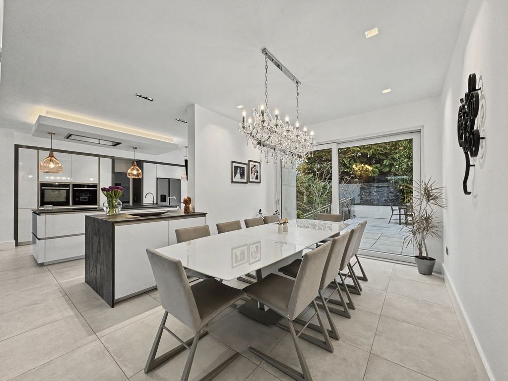 Property photo 3 of 42