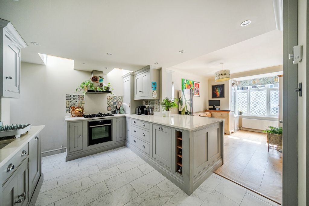 Property photo 2 of 21 1440774-11-69d64F...