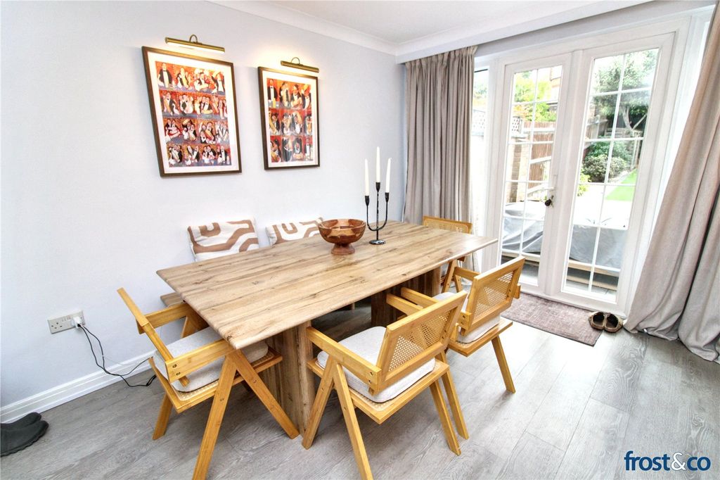 Property photo 3 of 19 Dining Area