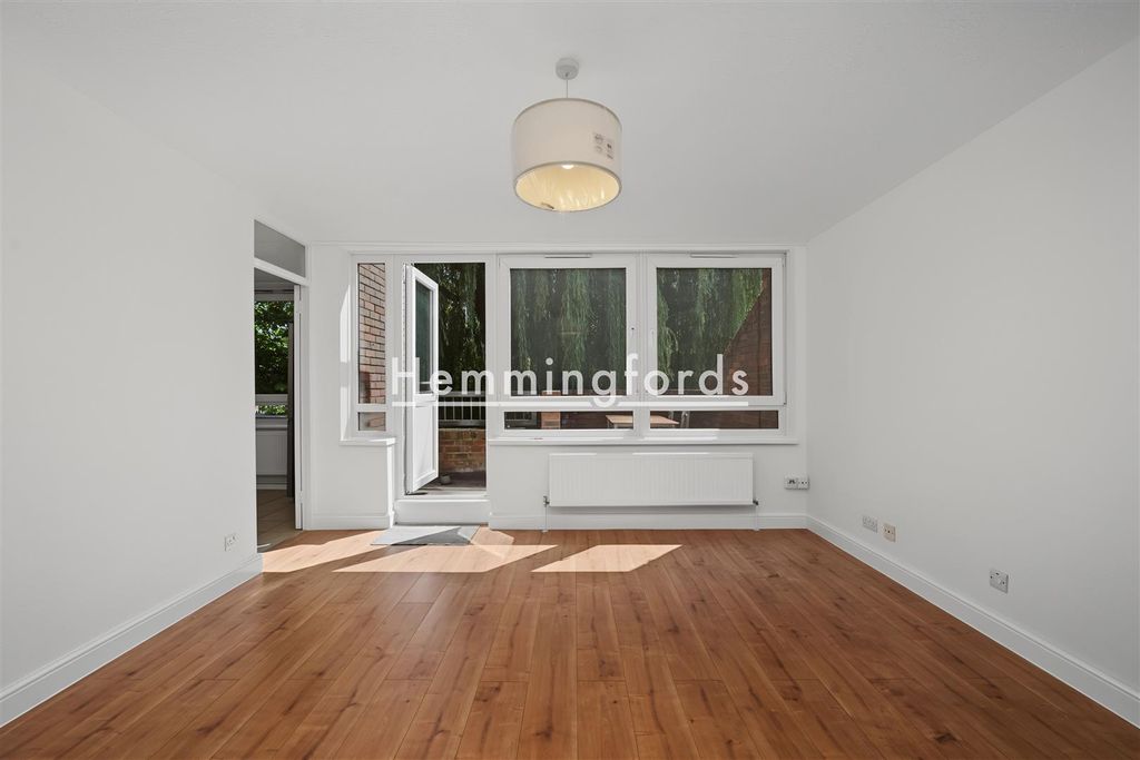 Property photo 1 of 15 101 Reedham Close N17 9Py-11.Jpg