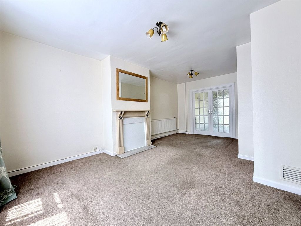 Property photo 3 of 16 Living Room