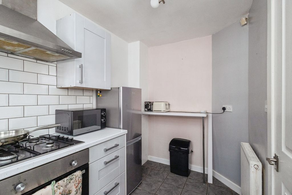 Property photo 3 of 15 Kitchen