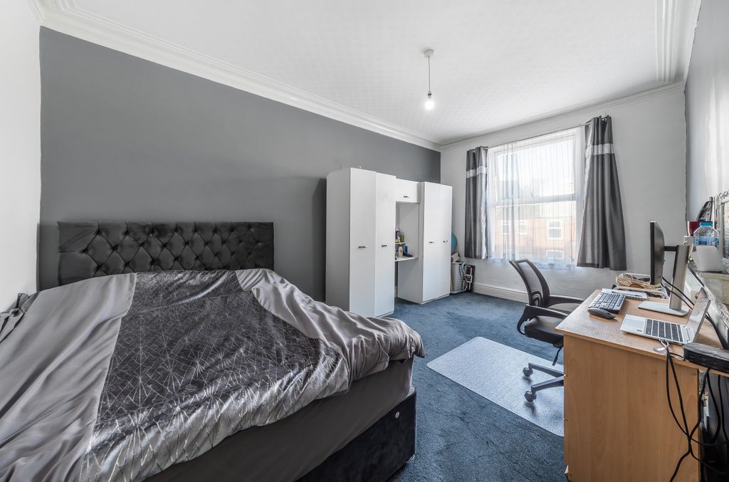 Additional image 12 of 6 bed terraced house for saleBrudenell Avenue, Hyde Park, Leeds LS6