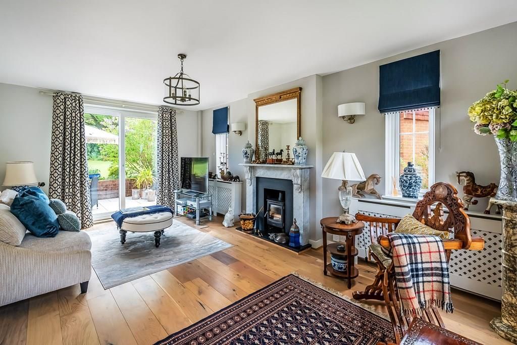 Property photo 2 of 9 6-Cunliffe-Close-Lounge.Jpg
