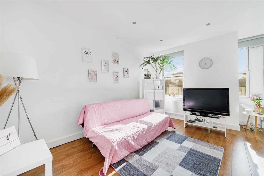 Property photo 2 of 9 Flat 4, 9 Allison Road-3.Jpg