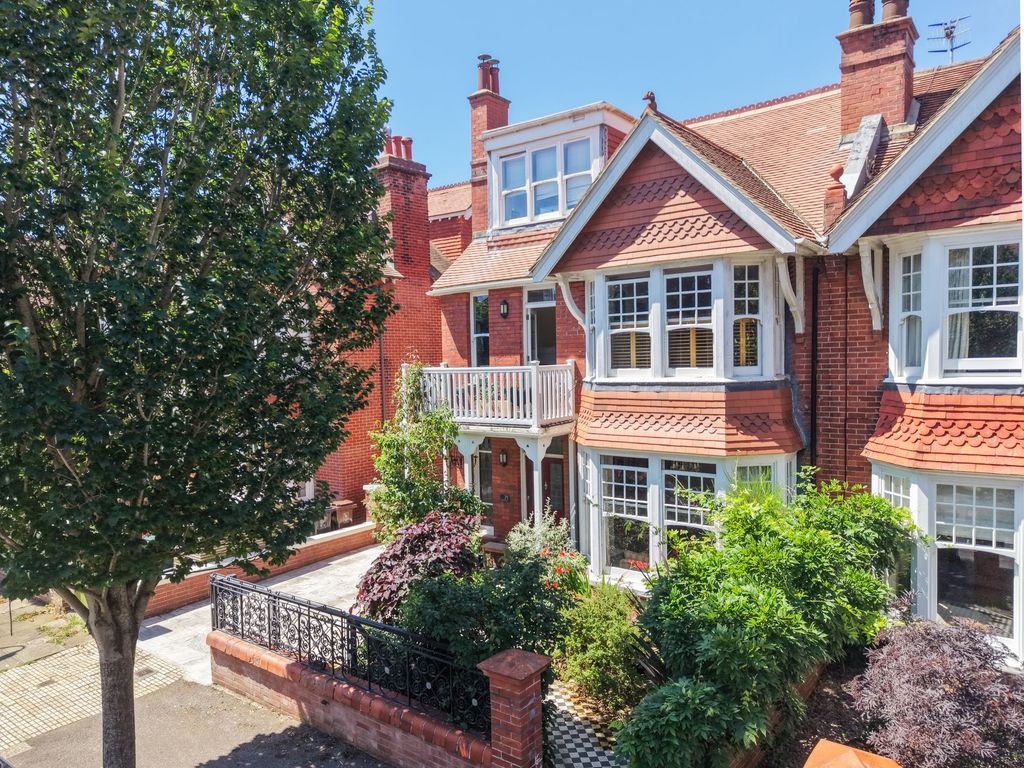 5 bed semi-detached house for salePembroke Crescent, Hove BN3