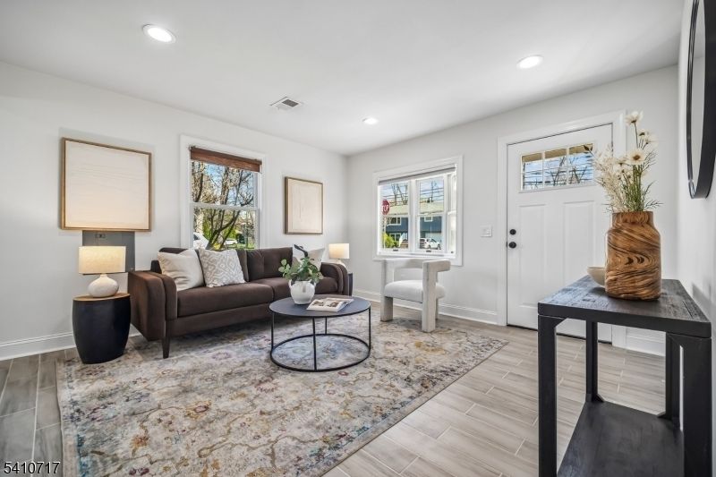 Property photo 3 of 8 <Alttext/>