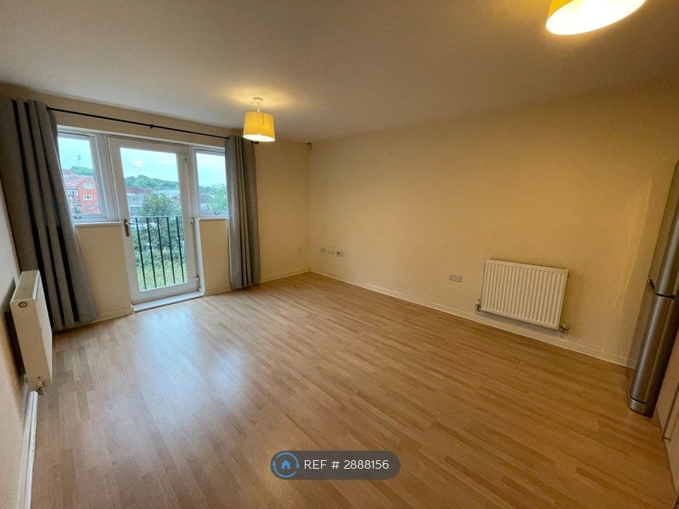 Property photo 1 of 10 Living Room