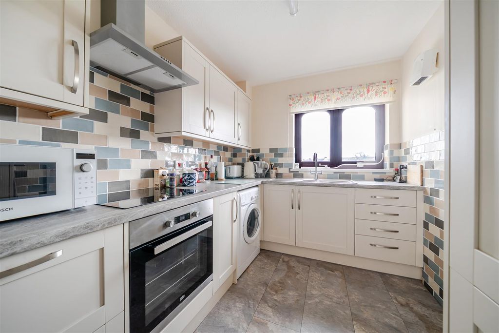 Property photo 3 of 16 Kitchen