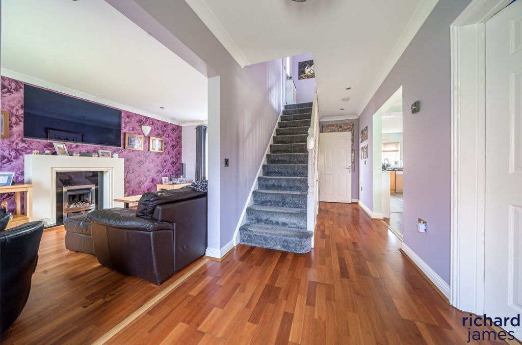 Property photo 2 of 21 484Bdd0495Fe4F4E9495Fae398B463d5