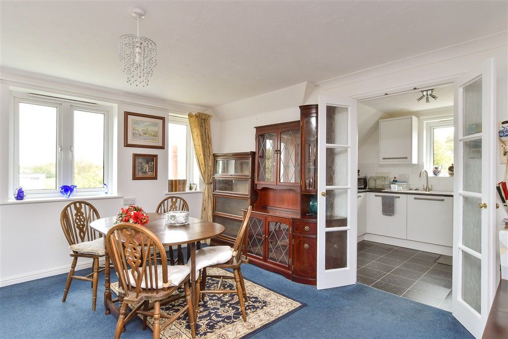 Property photo 1 of 14 Lounge