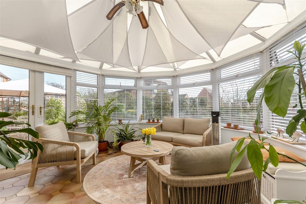 Property photo 2 of 27