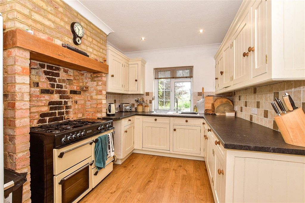 Property photo 3 of 20 Kitchen