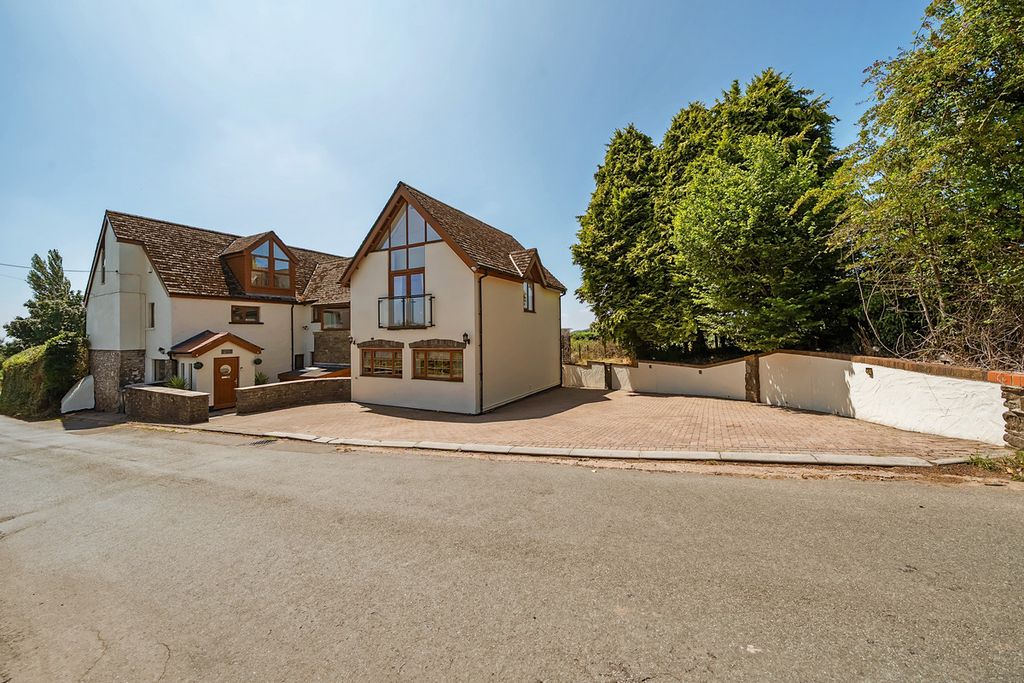 Property photo 3 of 32