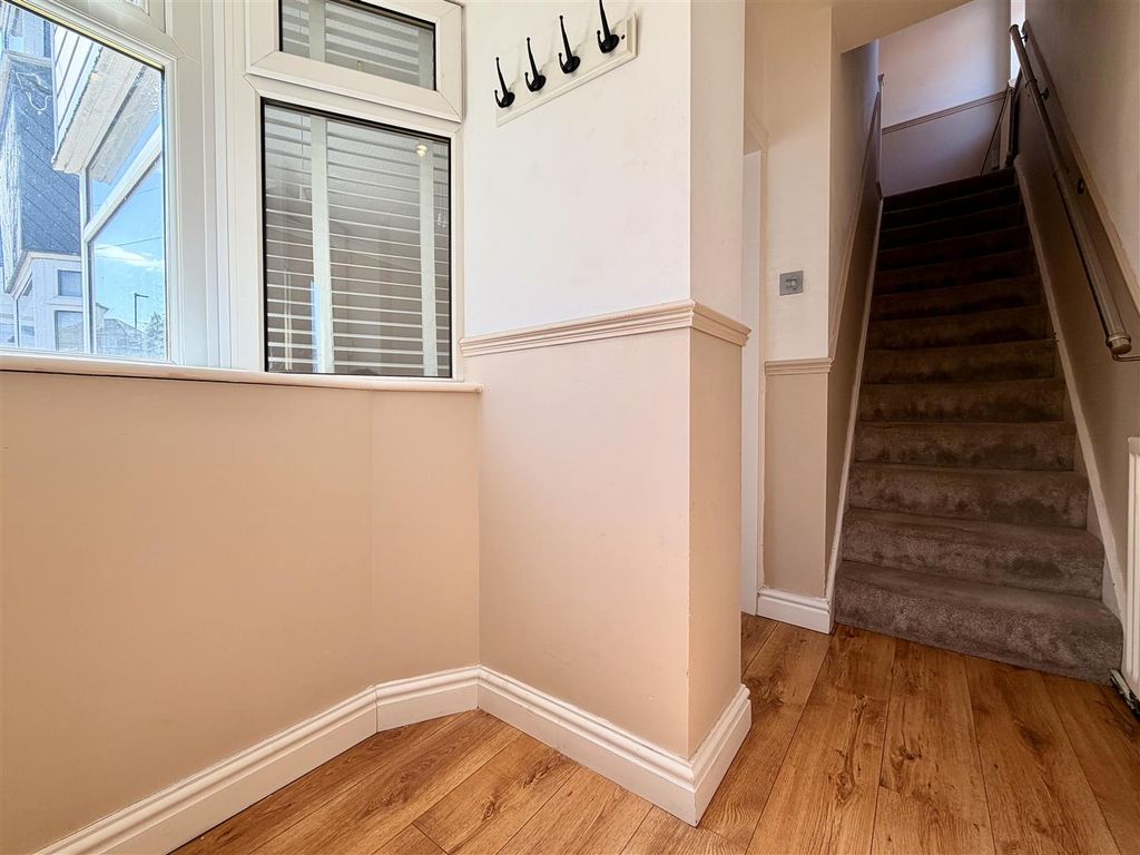 Property photo 2 of 29 Entrance Hallway