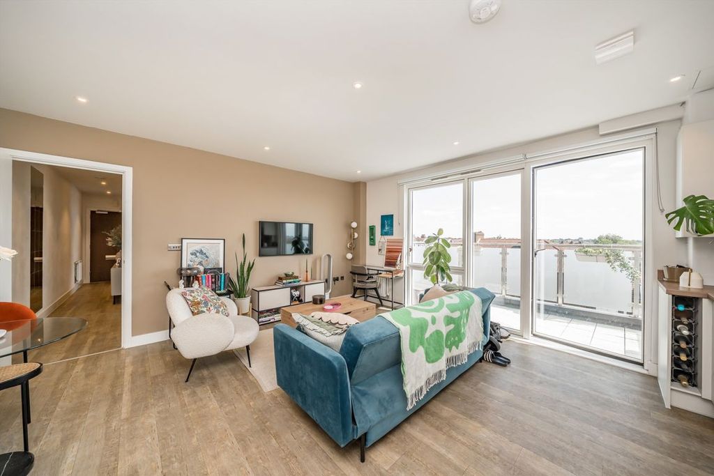 Property photo 1 of 6