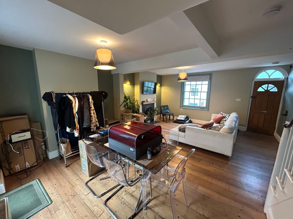 Property photo 2 of 8