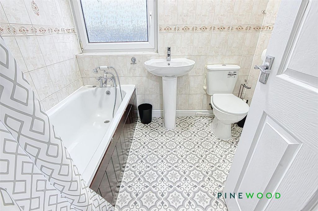 Property photo 3 of 11 Bathroom
