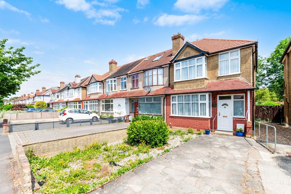 Property photo 1 of 14 Sandringham Road