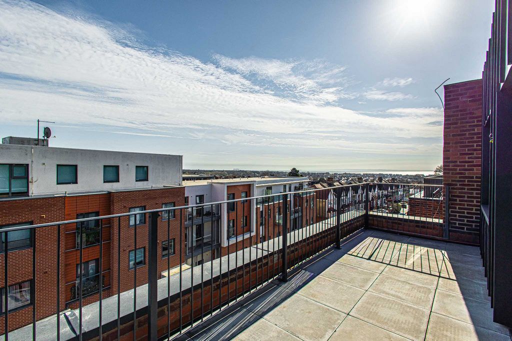 Property photo 2 of 23