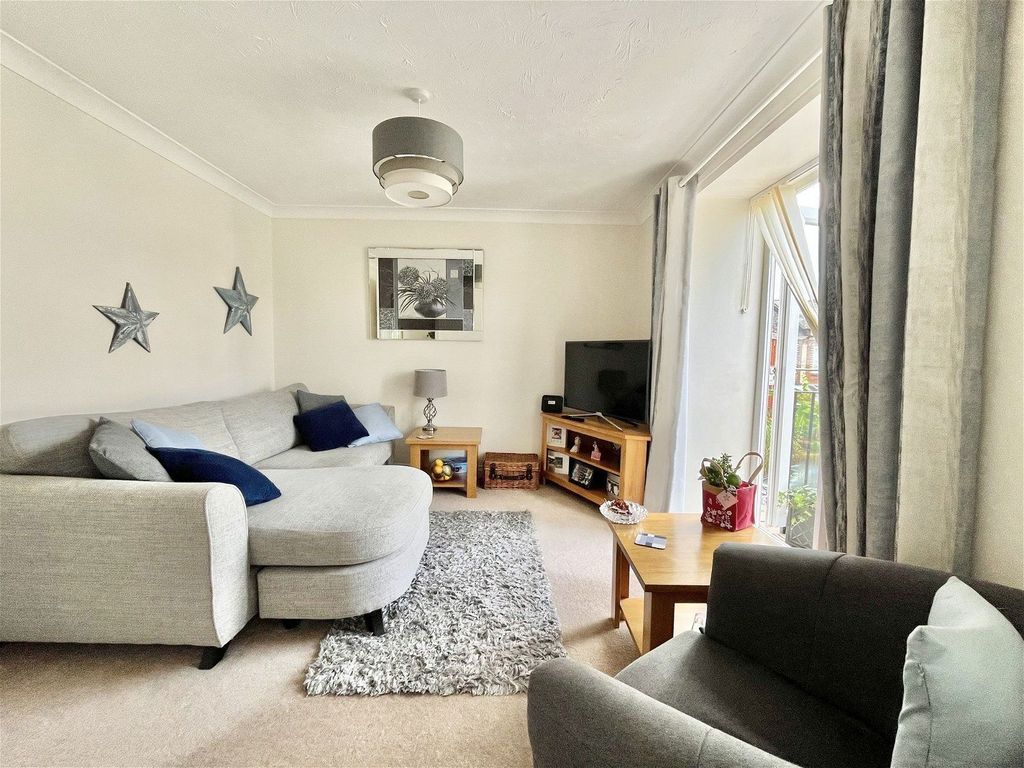 Property photo 3 of 11