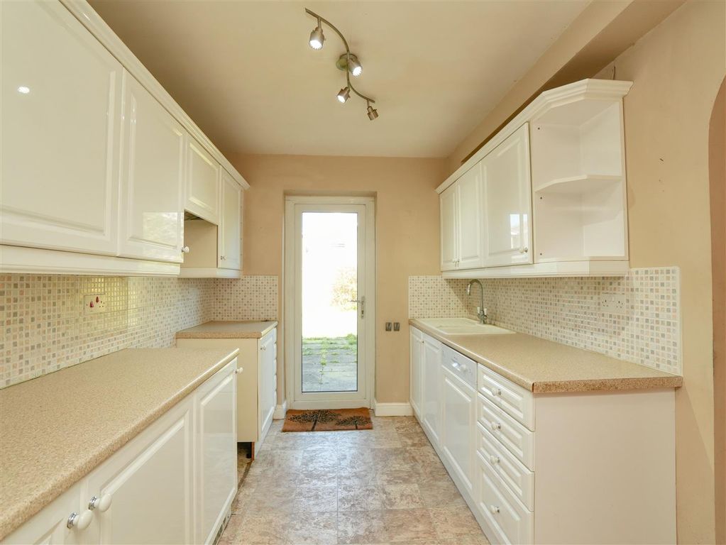 Property photo 3 of 19 Kitchen