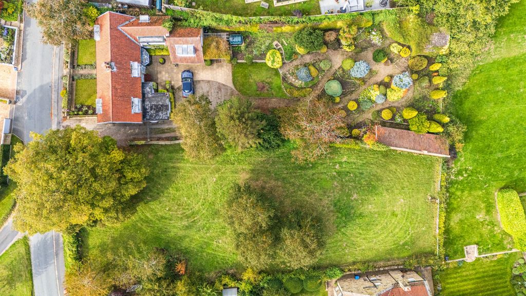 Property photo 2 of 31