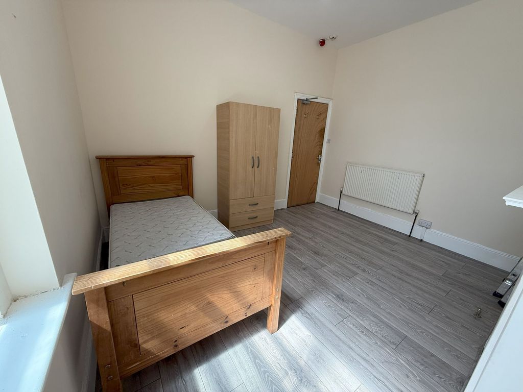 Property photo 2 of 3