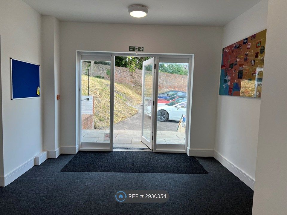 Property photo 2 of 7 Entrance Hall