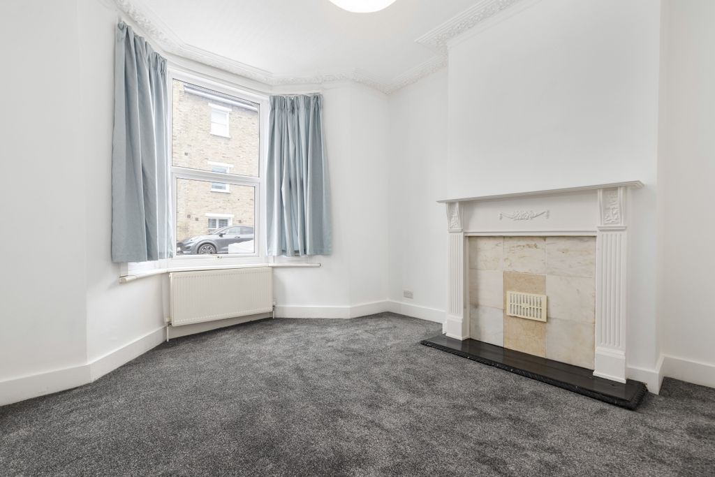 Property photo 2 of 15 Thorpedale Road 8...