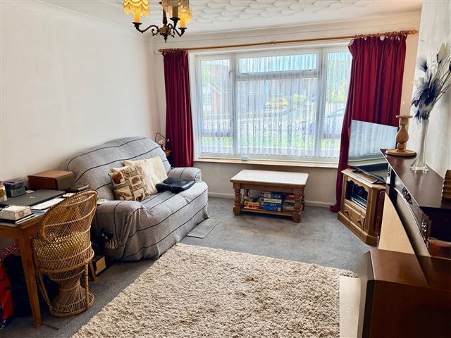 Property photo 3 of 11 Lounge
