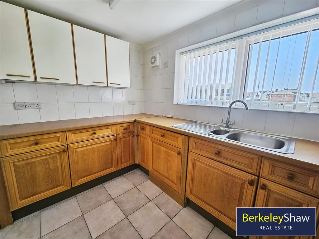 Property photo 2 of 10 Kitchen