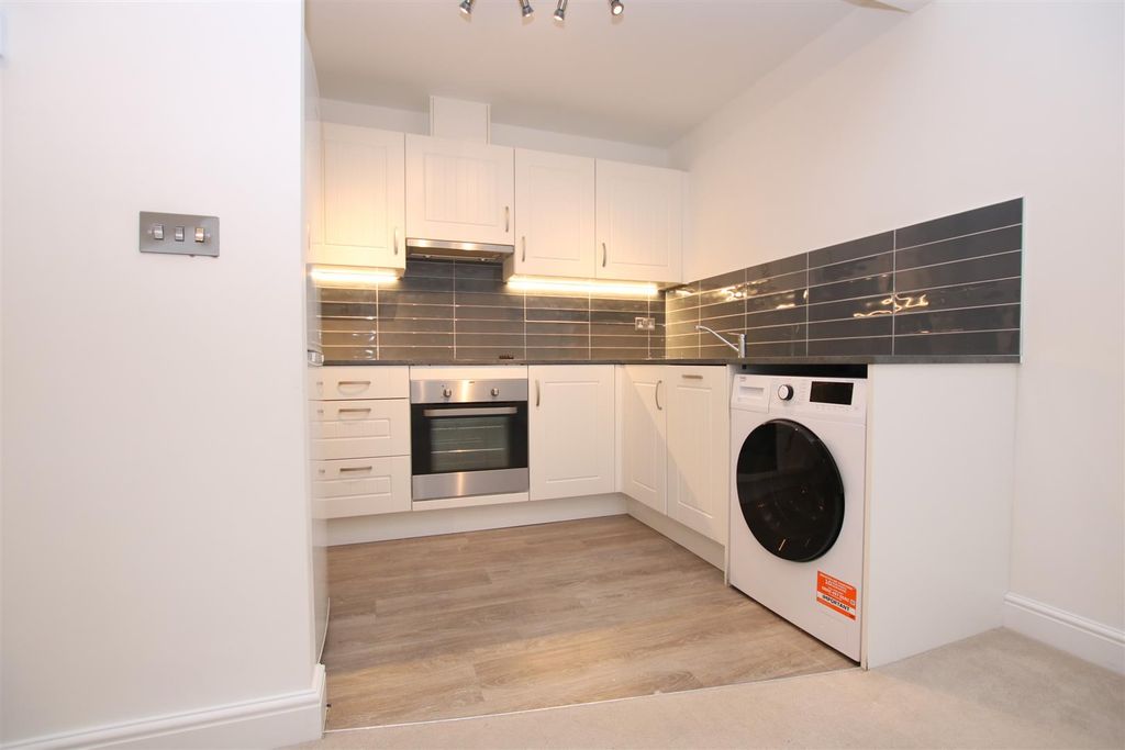 Property photo 3 of 18 Kitchen 2.Jpg