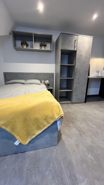 Property photo 1 of 10 A Modern And Tidy Double Bedroom Featuring A Comfo...
