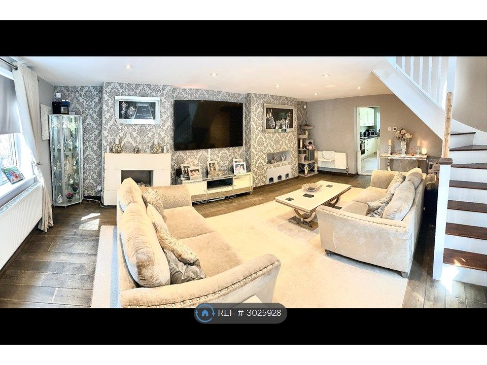 Property photo 2 of 21 Living Room