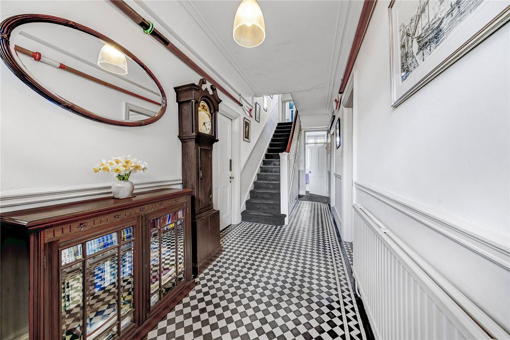 Property photo 2 of 24