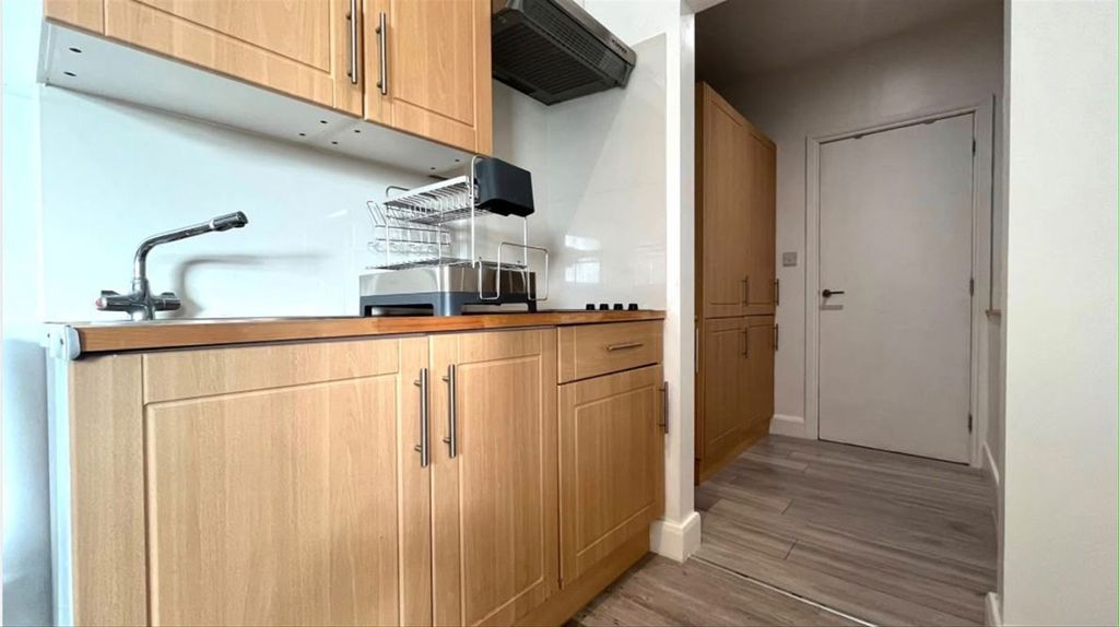 Property photo 2 of 3
