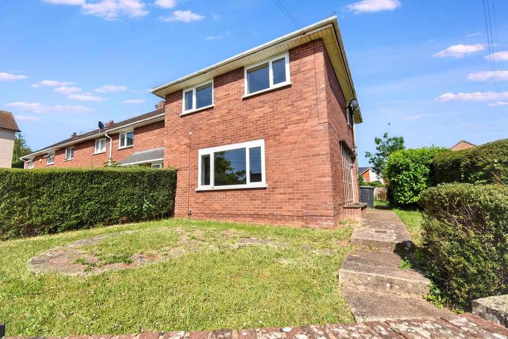 Property photo 1 of 9 Hill Rise - Front