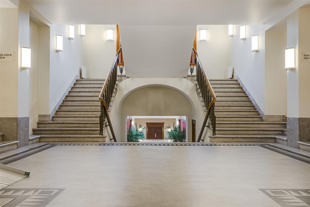 Property photo 3 of 8 Communal