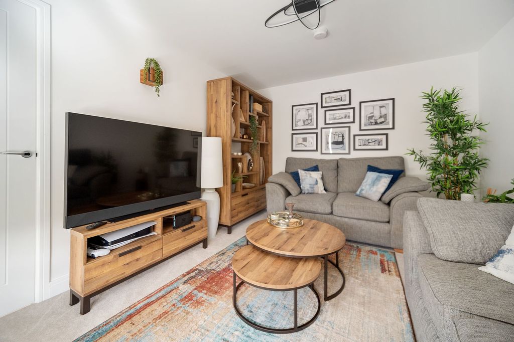 Property photo 2 of 30